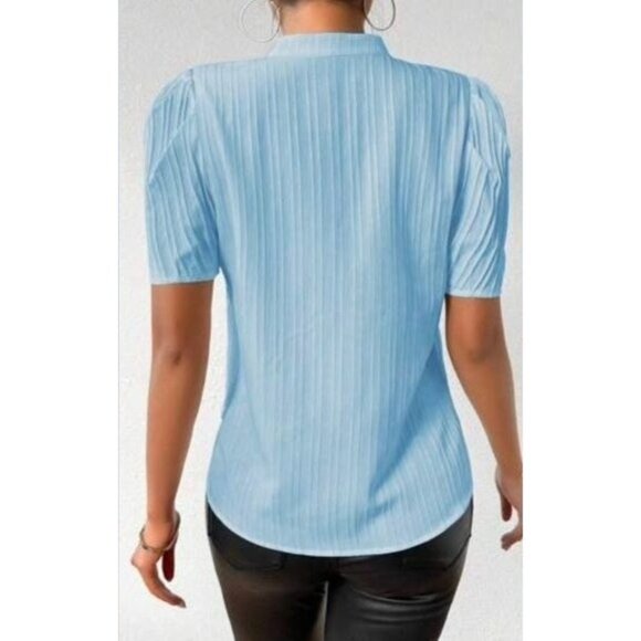 Beautiful Lace Patchwork Button Front Short Sleeve Shirt - Picture 4 of 4